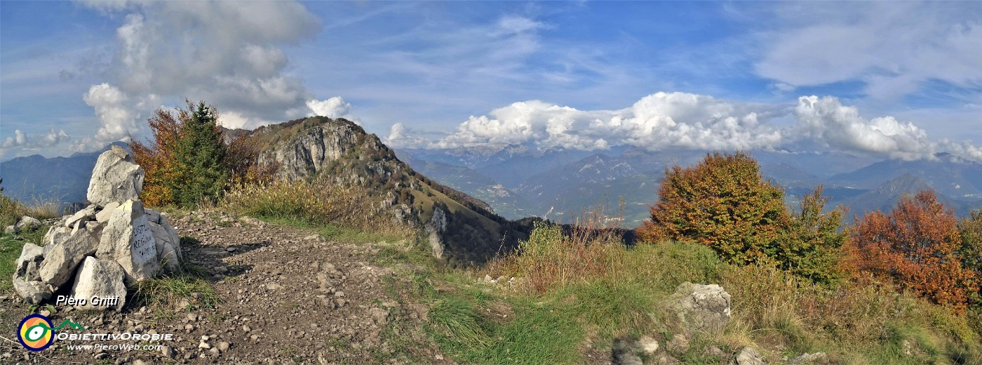 60 Vista panoramica  dal Castel Regina  (1424 m) al Foldone  (1499 m) appena salito .jpg